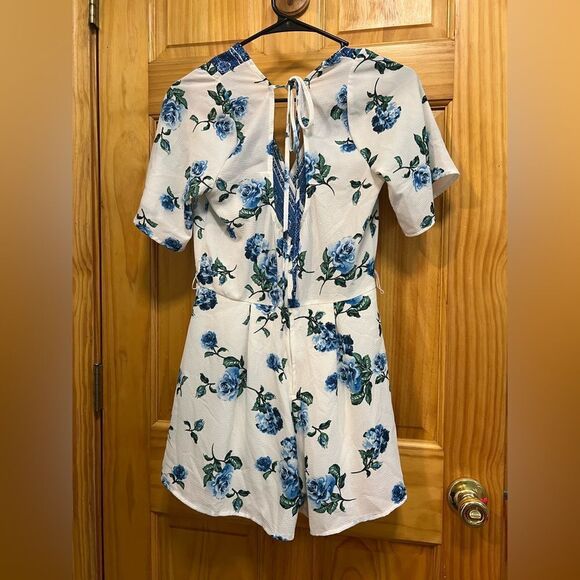 Gorgeous Altar’d State size S blue floral romper - Picture 7 of 9